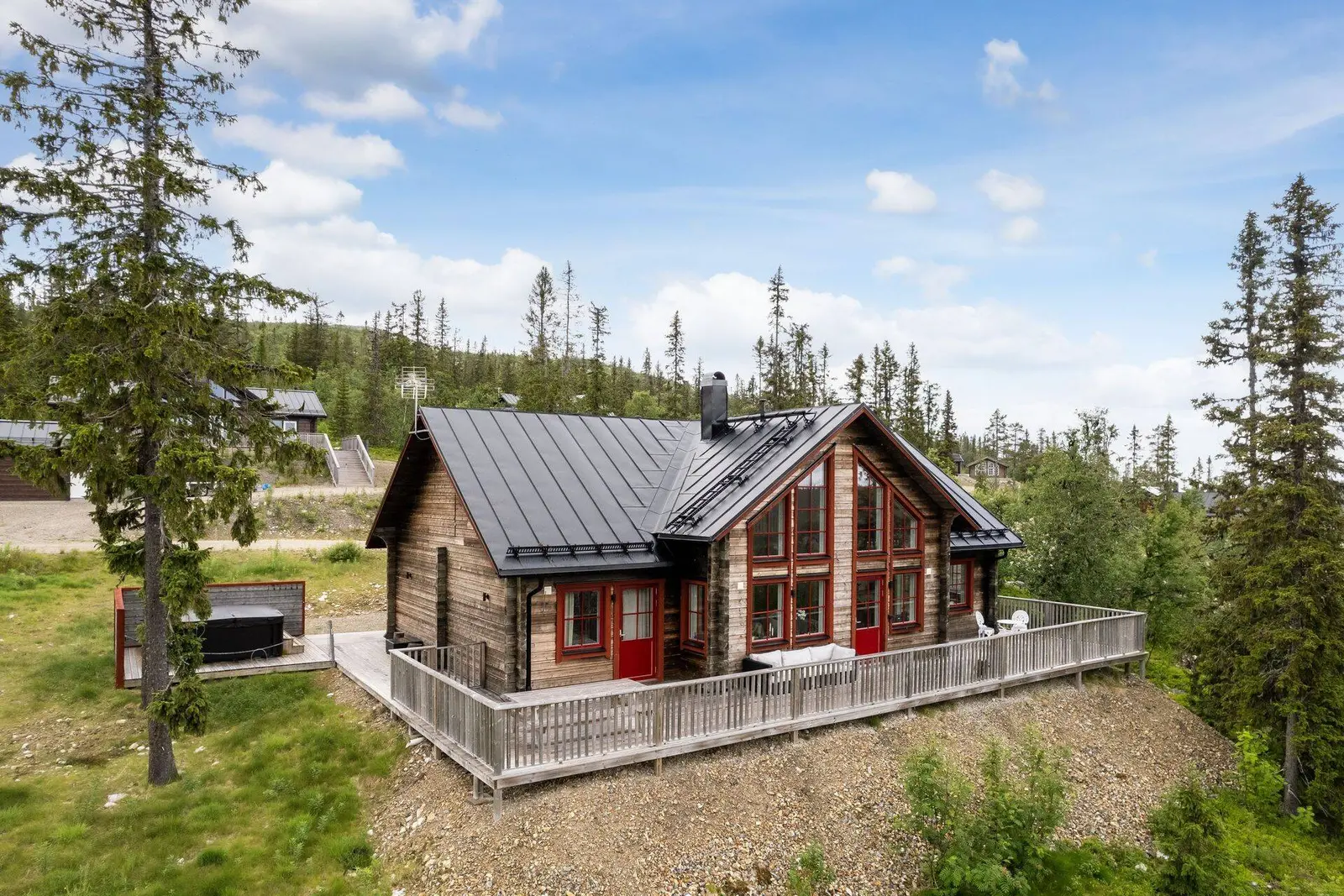 Image 1 of 40 of Utsiktsbacken 23