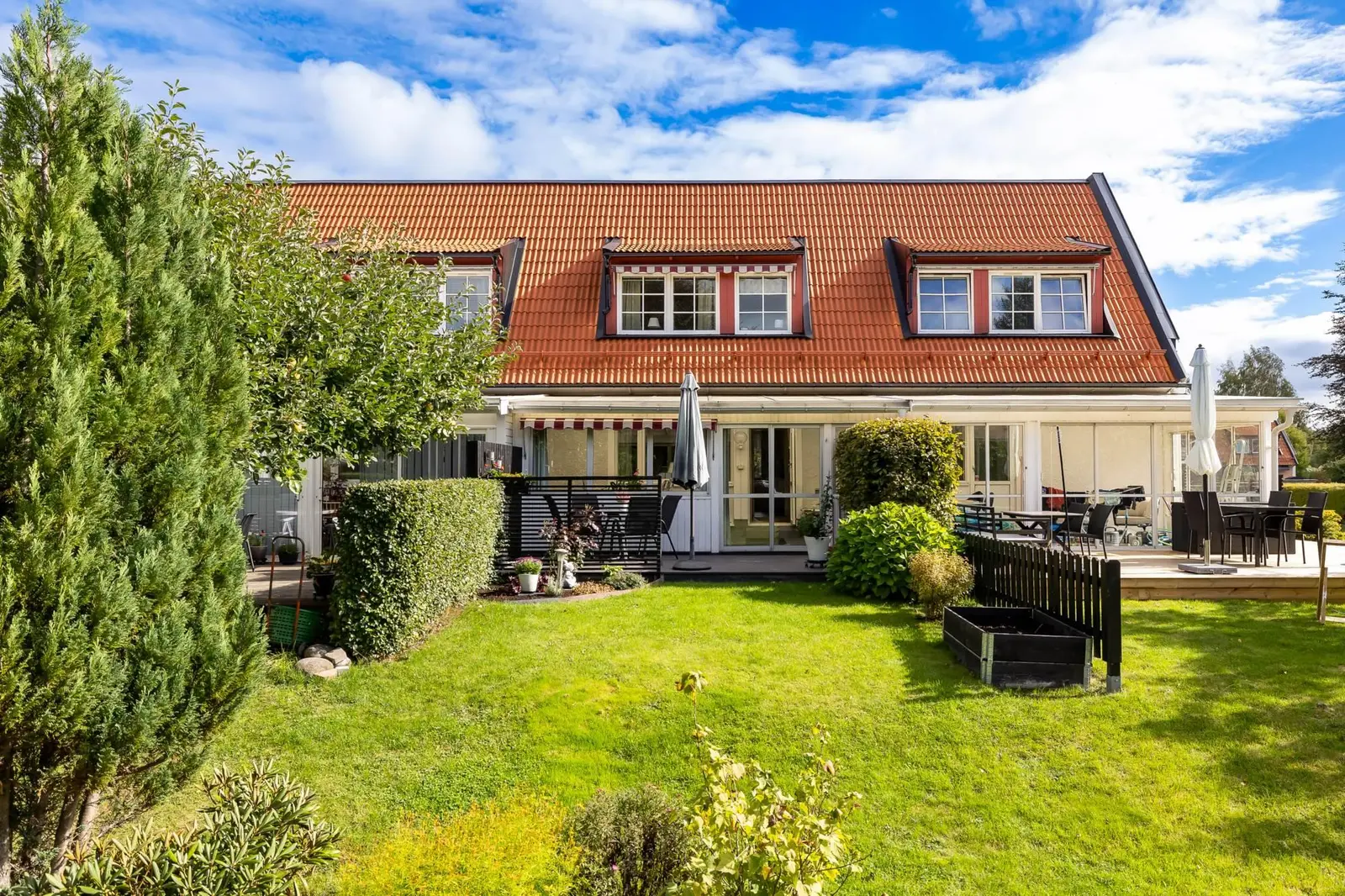 Semi-detached/terraced, Utgårdsvägen 18, Centralt Norr, Örebro. Photo 1 of 34