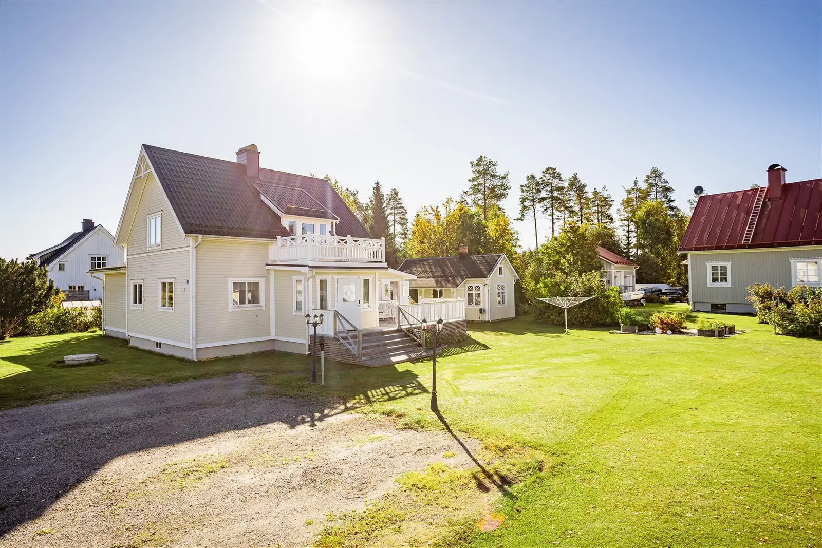 Villa, Tjärngatan 23, Västernorrland. Bild 1 av 40