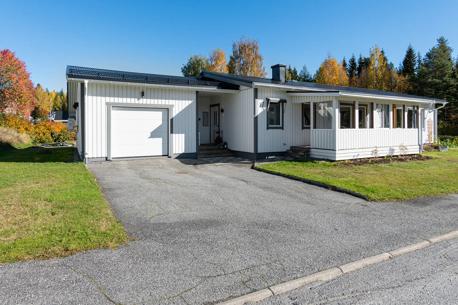 Villa, Snickarvägen 27, Västerbotten. Bild 1 av 34