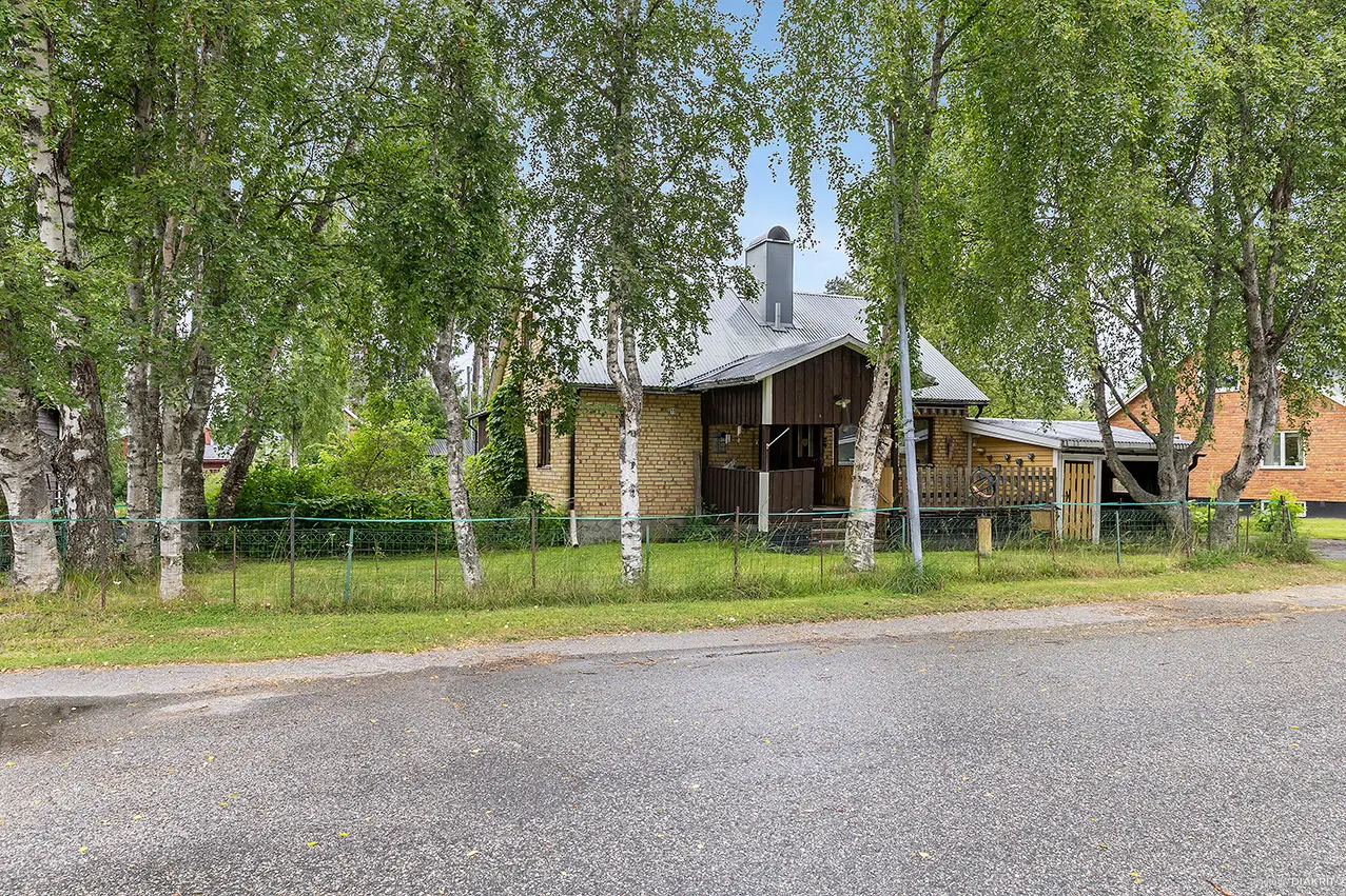 Villa, Ringvägen 11, Storuman. Bild 1 av 25