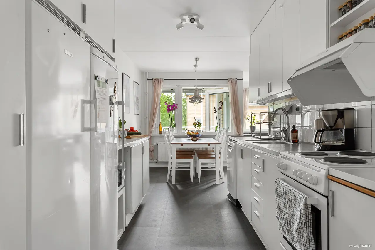 Lägenhet, Mangårdsvägen 9, Huddinge. Bild 1 av 21