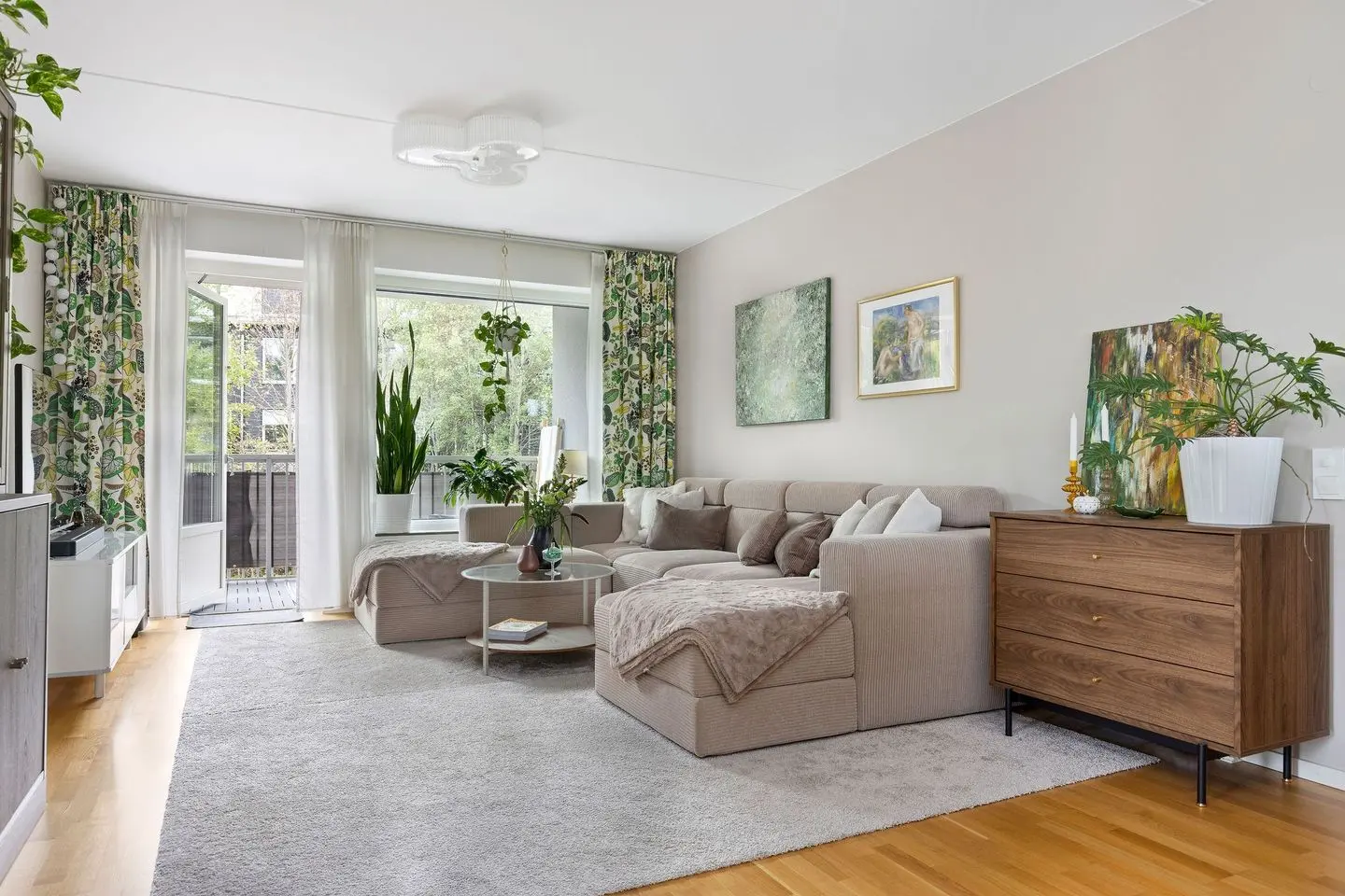 Lägenhet, Vistabergs allé 42, Huddinge. Bild 1 av 35