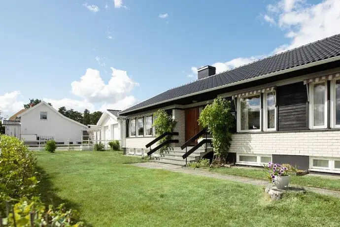 Villa, Norra Kungsvägen 53, Tidaholm. Bild 1 av 20