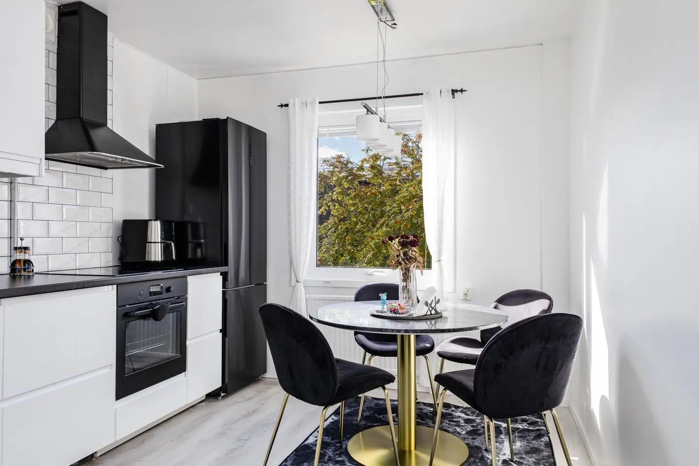 Bild 1 av 28 på Kapellgatan 24A