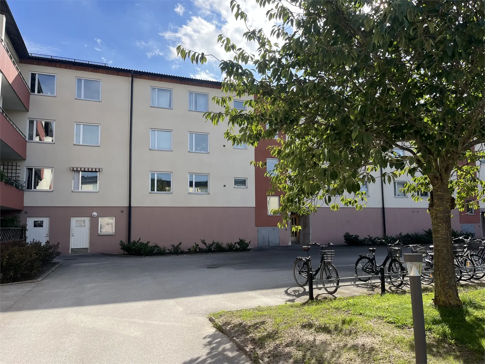 Bild 1 av 22 på Irisdalsgatan 10