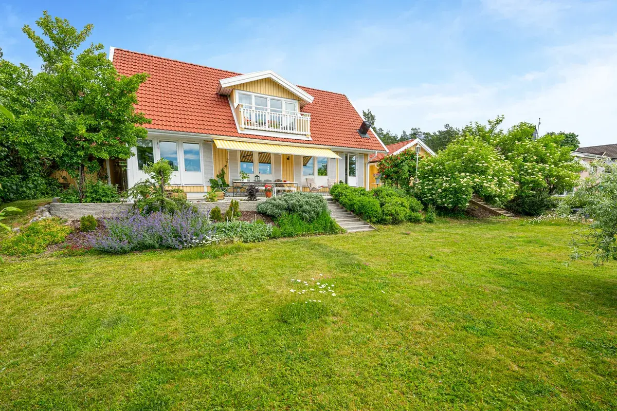 Villa, Strålsjövägen 23, Nacka. Bild 1 av 20