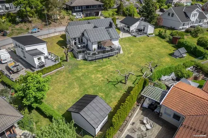 Bild 1 av 34 på Strålsjövägen 27