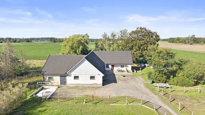 Bild 1 av 20 på Övraby 4703