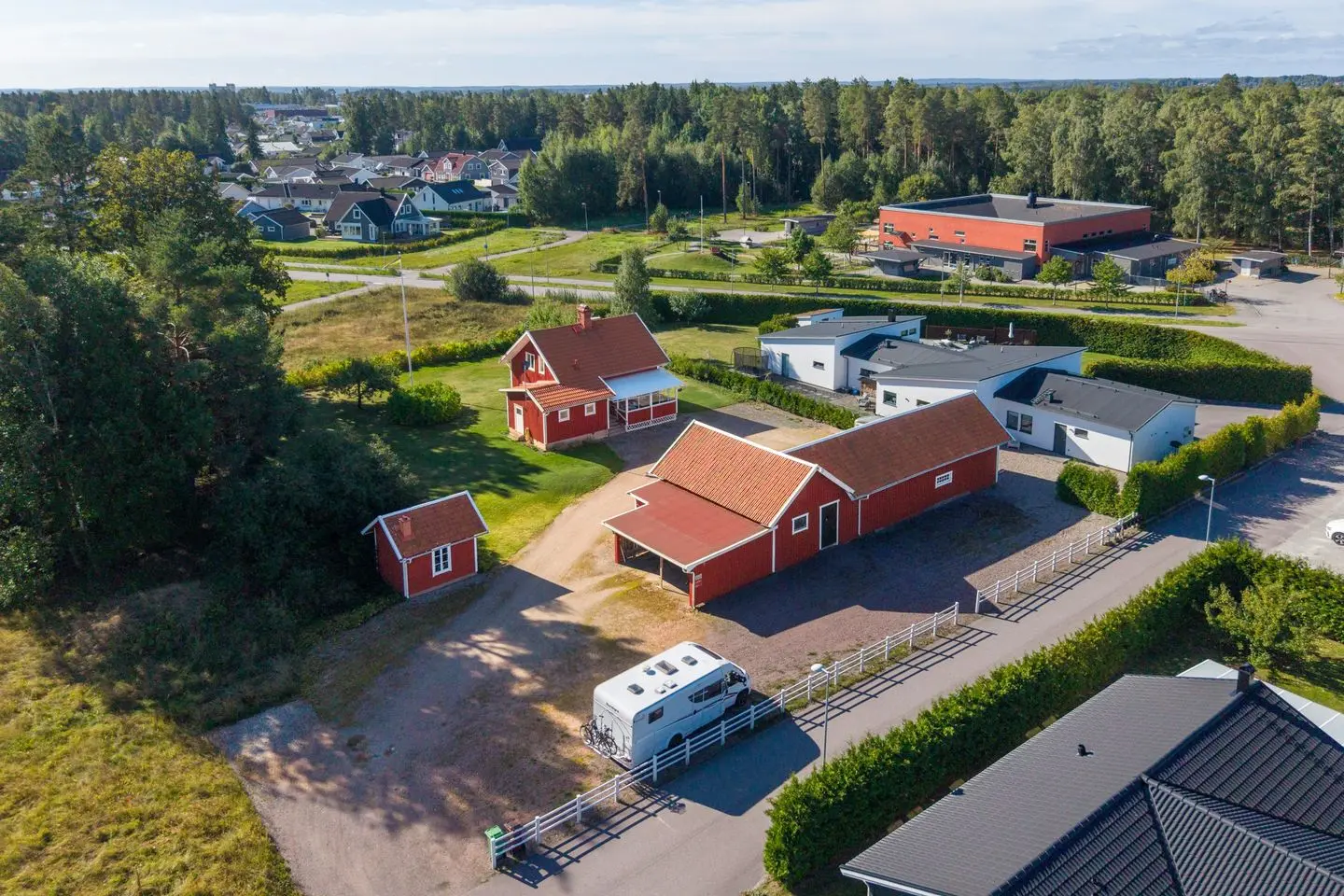Villa, Skogalundsgatan 9, Kumla. Bild 1 av 34