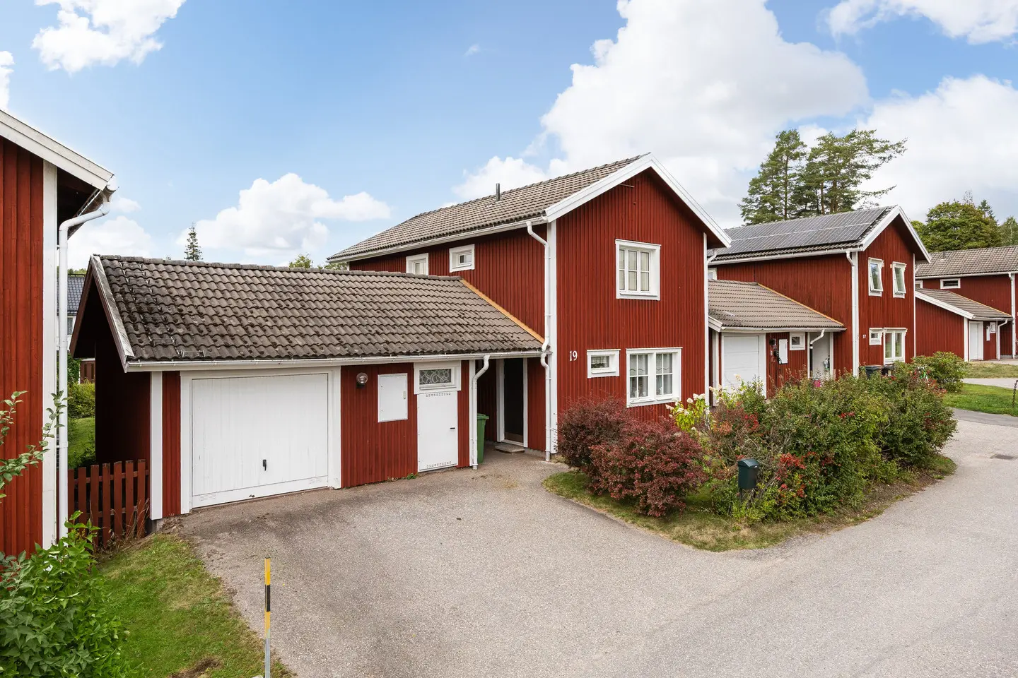 Image 1 of 37 of Bessemergatan 19
