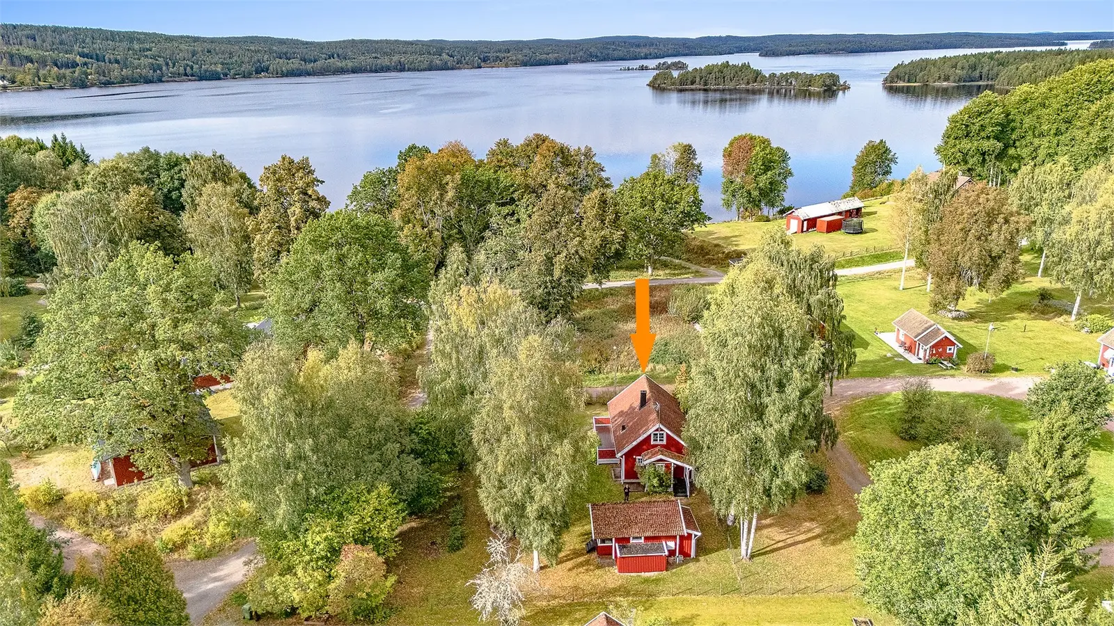 Villa, Lugnabovägen 13. Bild 1 av 40