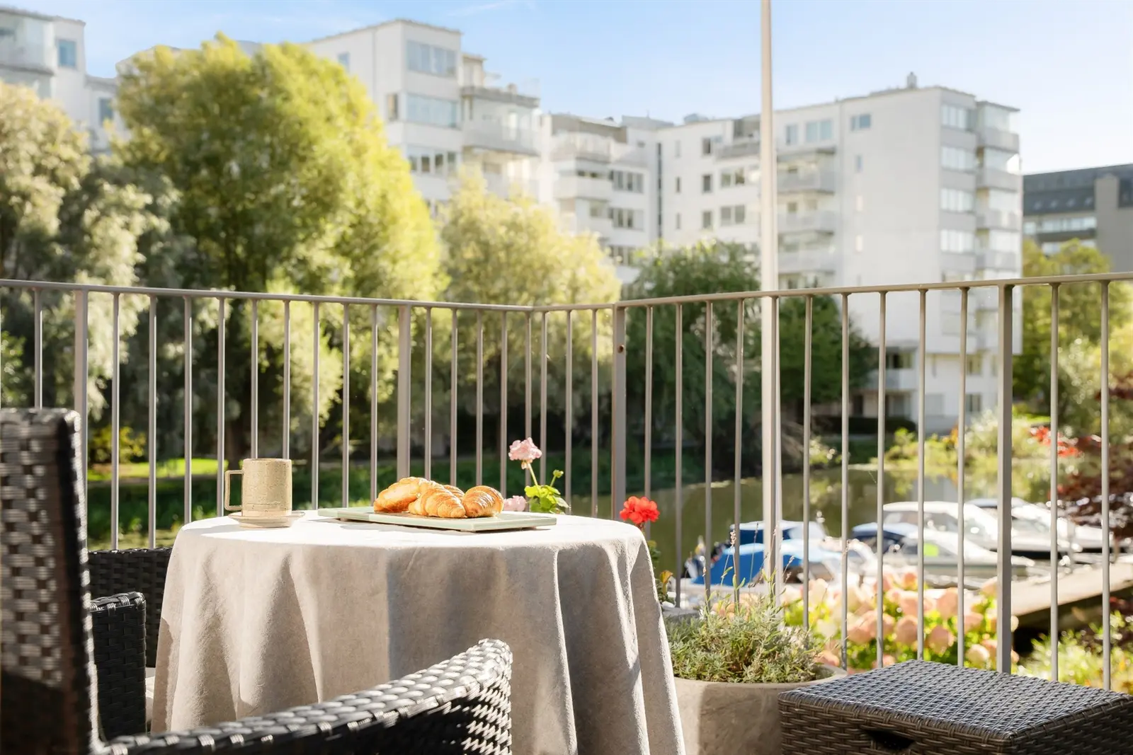 Apartment, Karlsbodavägen 44, Stockholm. Photo 1 of 31