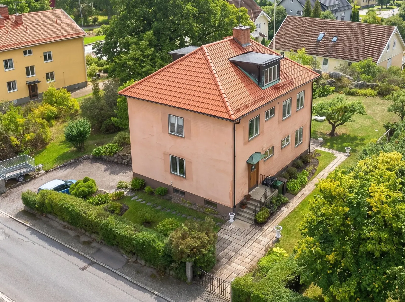 Bild 1 av 40 på Åsgatan 3
