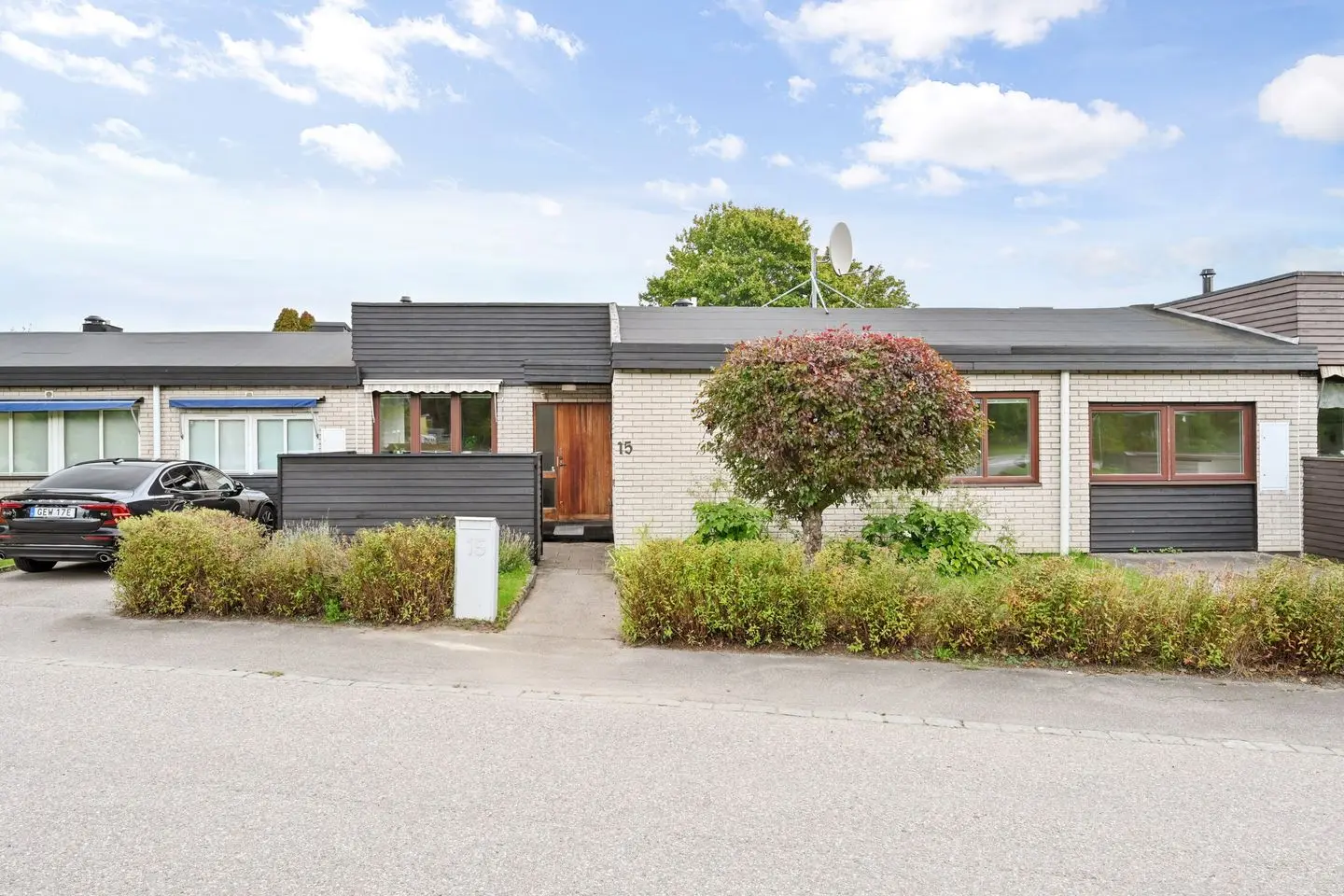 House, Lohäradsvägen 15, Upplands Väsby. Photo 1 of 39