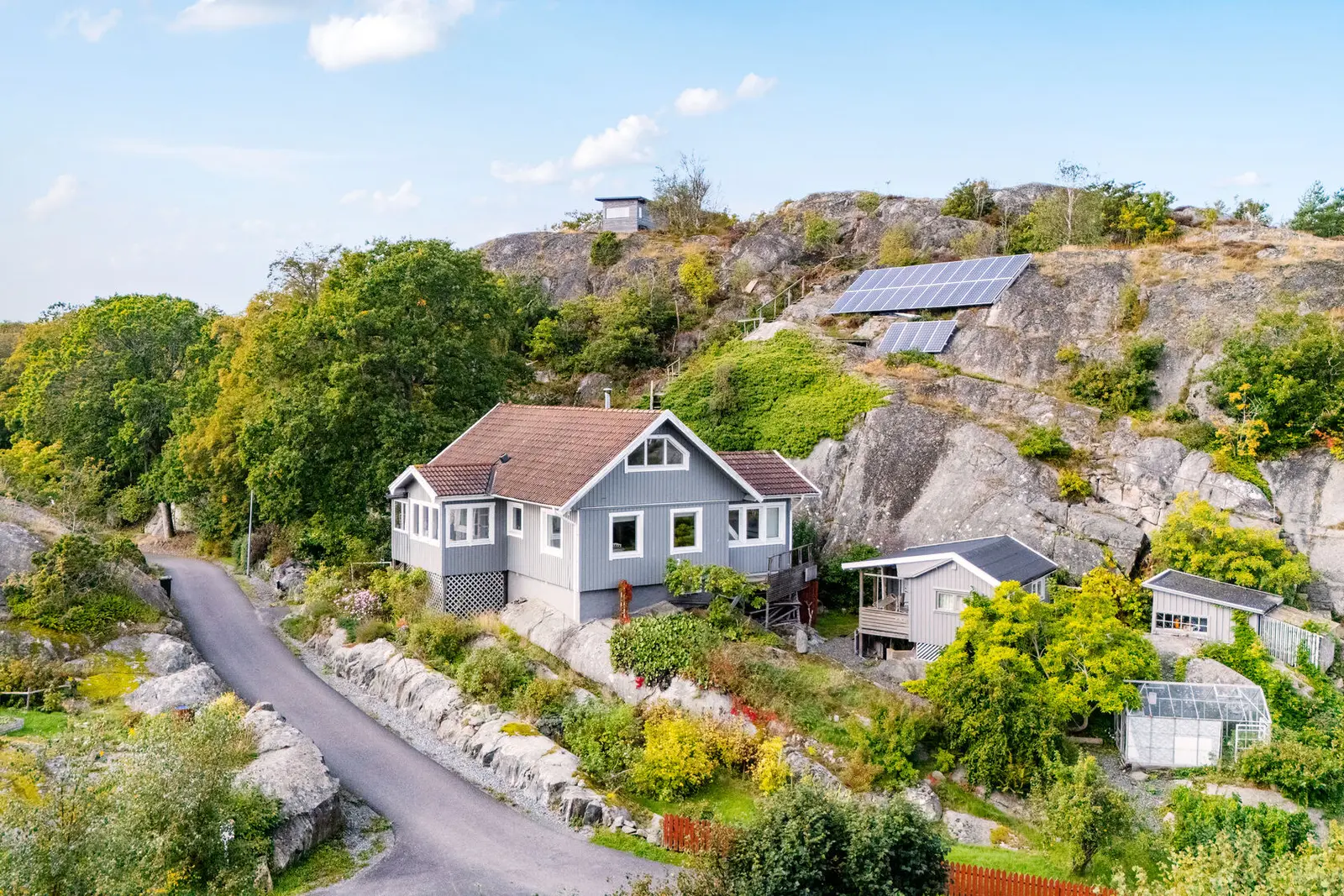 Villa, Skogsgapet 17. Bild 1 av 25