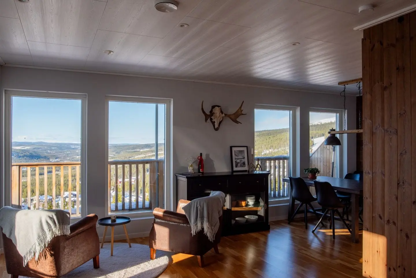 Lägenhet, Vemdalsskalet Klockarfjällsvägen 247D, Härjedalen. Bild 1 av 29