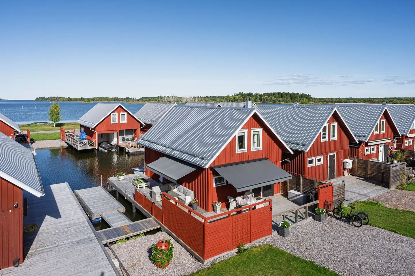 Image 1 of 46 of Snatra, båthus nr 5