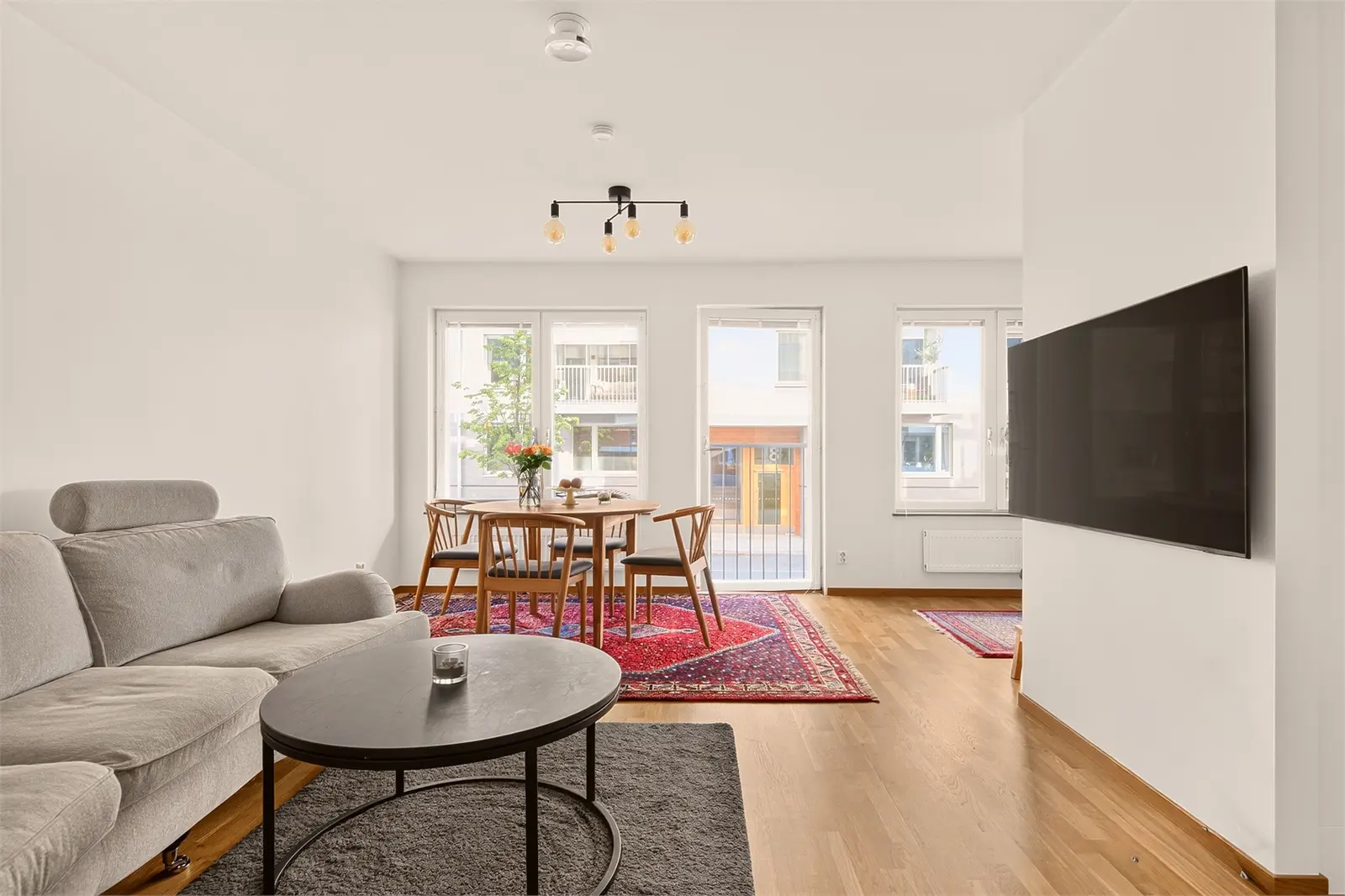 Lägenhet, Edsviksvägen 1. Bild 1 av 18