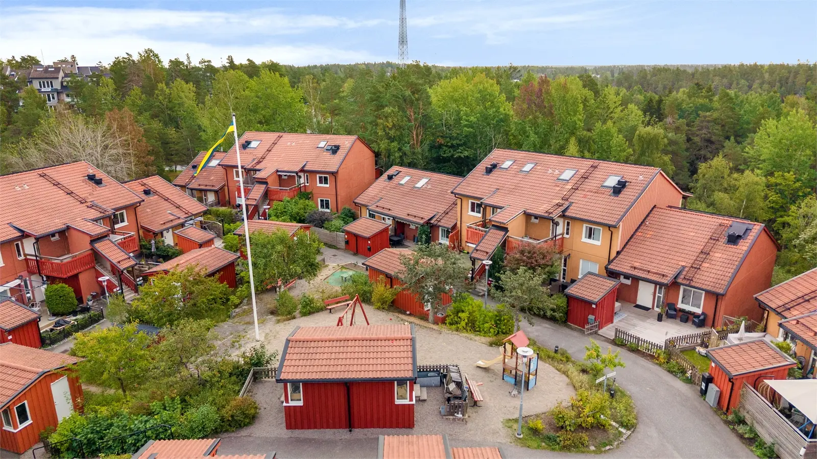 Lägenhet, Björkholmsvägen 221. Bild 1 av 24
