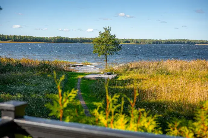 Image 1 of 40 of Prästbolsvägen