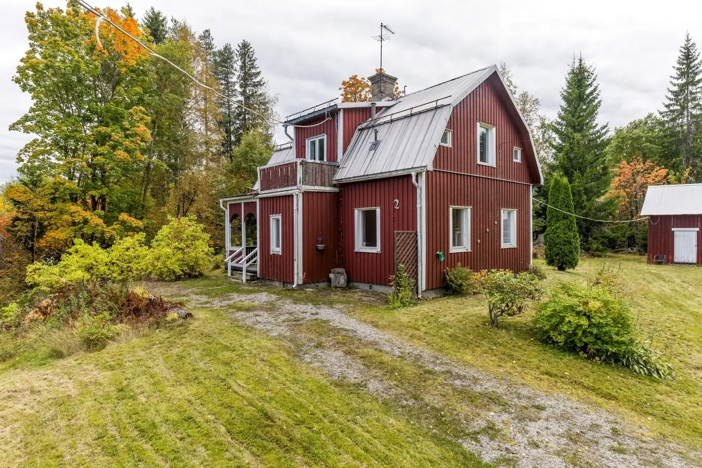 Villa, Djupuddsvägen 2, Ludvika. Bild 1 av 28