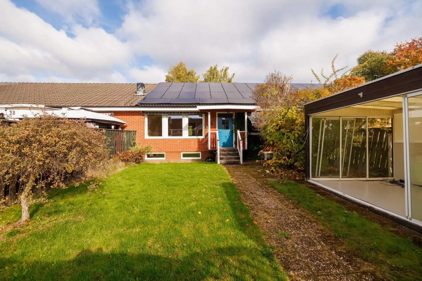 Villa, Kvartsvägen 26, Örebro. Bild 1 av 26