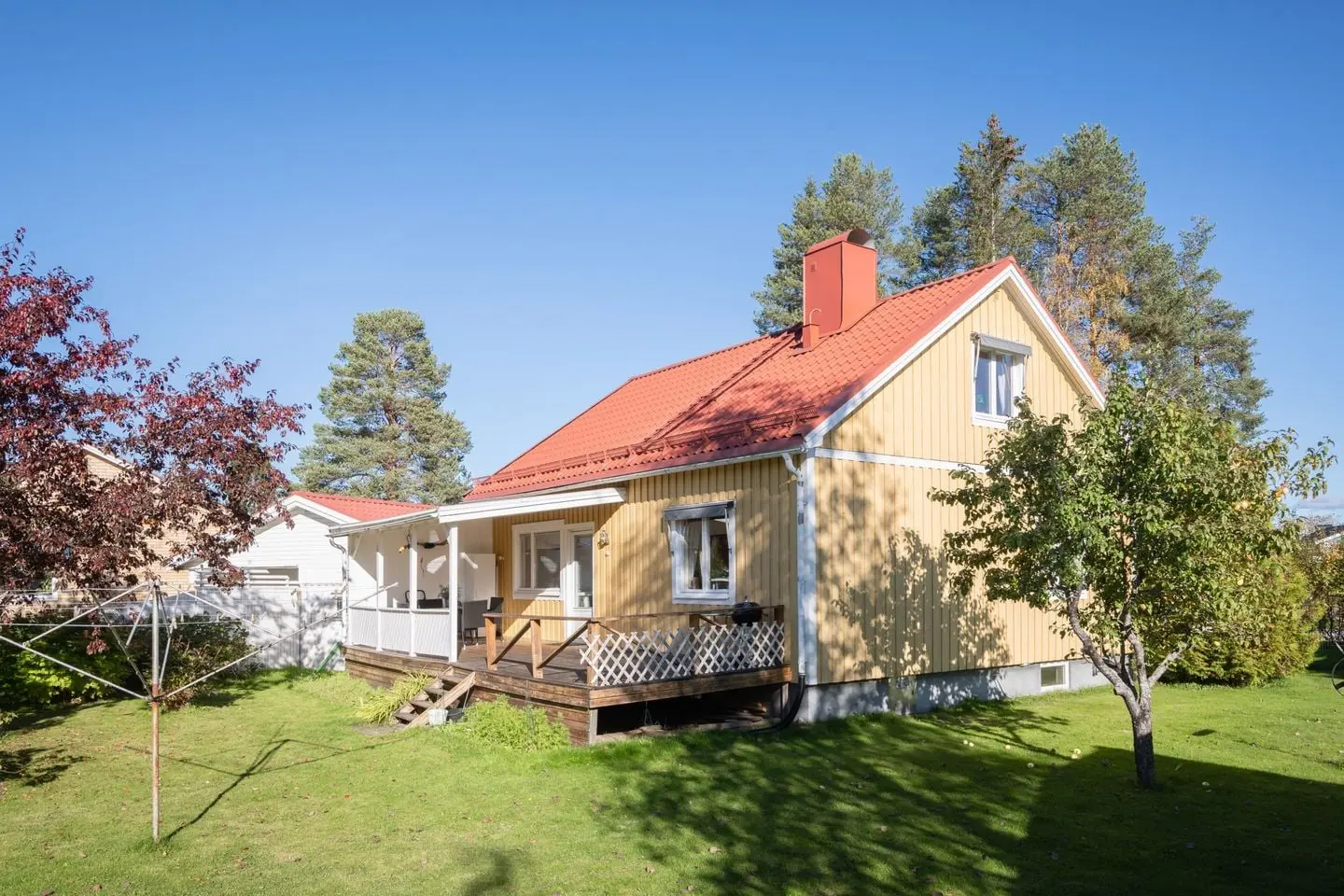 Bild 1 av 30 på Travbanegatan 18