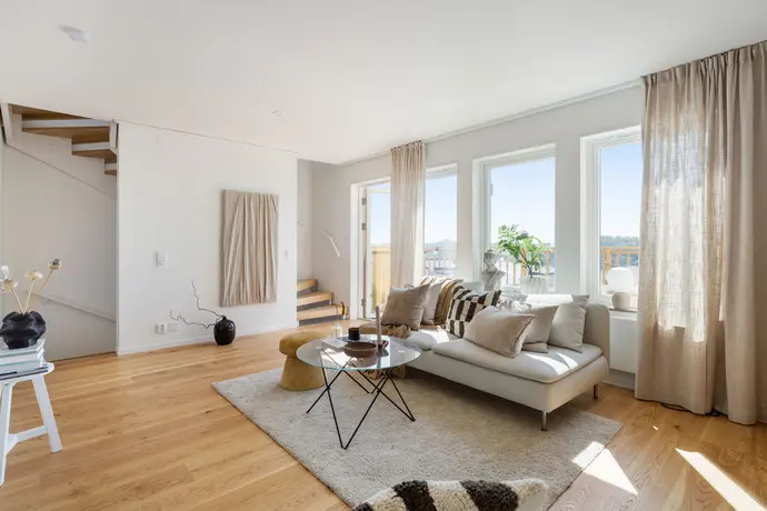 Villa, Tollareslingan 13A, Tollare. Bild 1 av 20