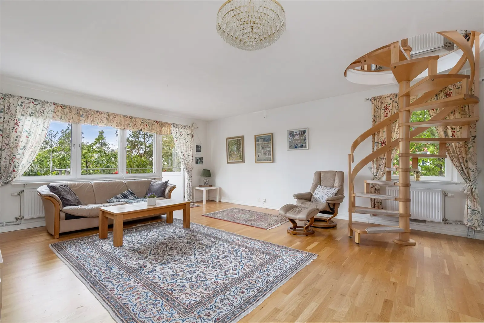 Apartment, Ljuskärrsvägen 92. Photo 1 of 37