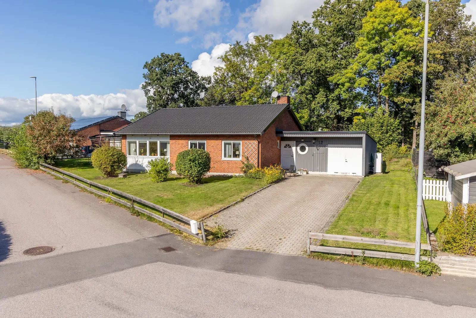 Bild 1 av 40 på Cederbaums väg 12