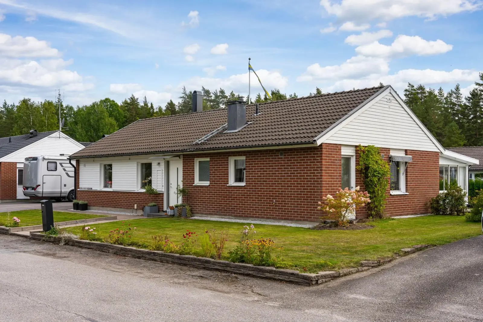 Bild 1 av 40 på Berberisvägen 15