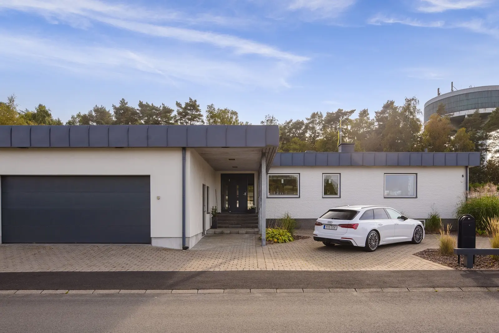 Villa, Salebygatan 6, Lidåker . Bild 1 av 20