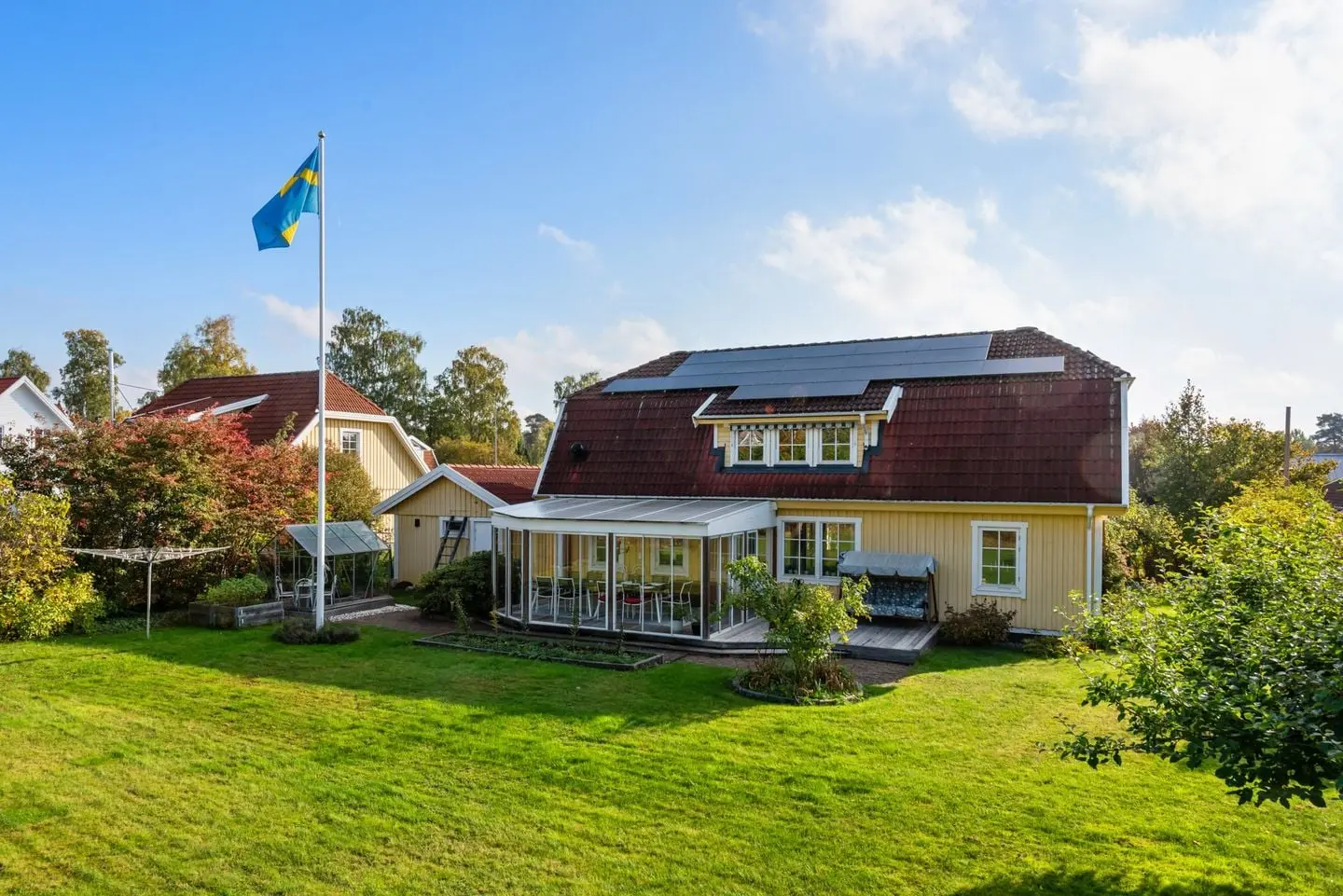 Image 1 of 42 of Brunnsgränd 9