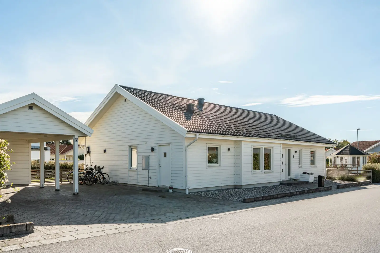 Bild 1 av 40 på Daggrosvägen 7