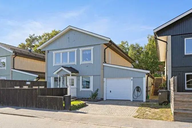 Villa, Brovaktarvägen 21, Segeltorp. Bild 1 av 40