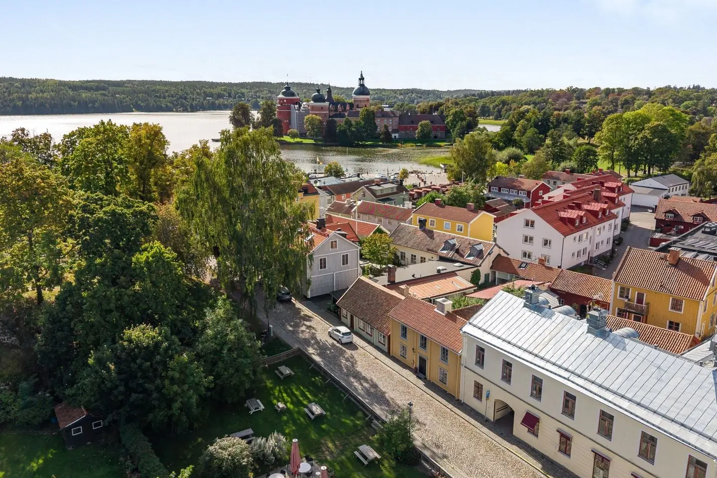 Villa, Kyrkogatan 9, Strängnäs. Bild 1 av 105