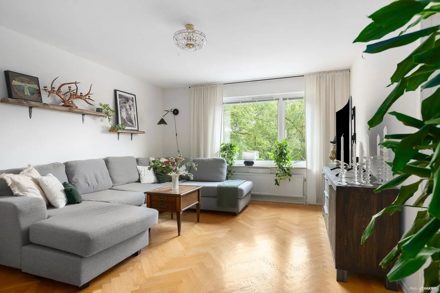 Image 1 of 24 of Delbancogatan 11E