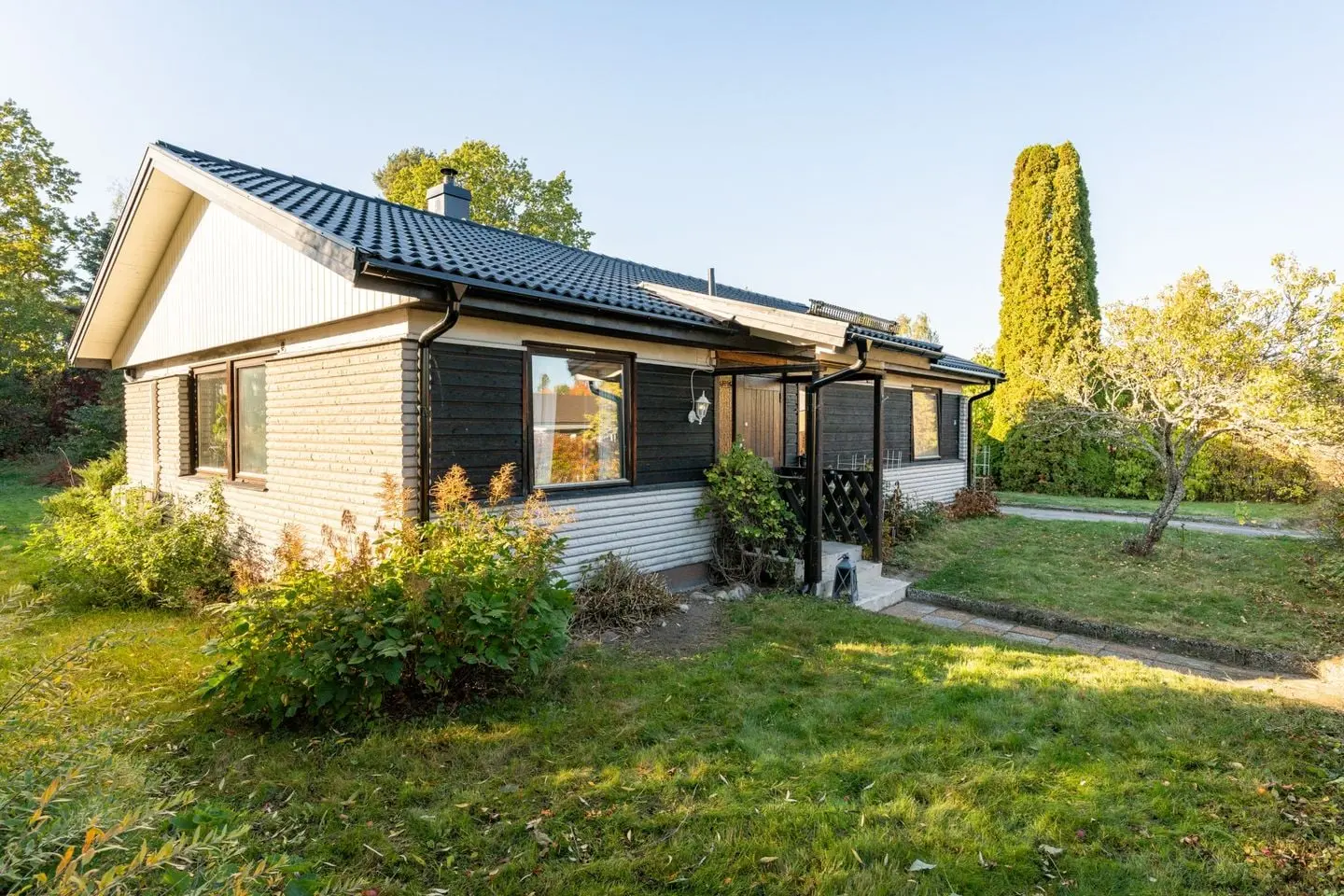 Villa, Vinkelvägen 14, Eskilstuna. Bild 1 av 15
