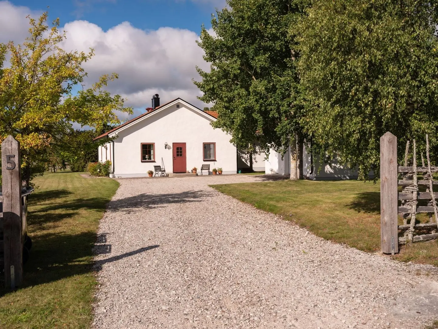 Image 1 of 39 of Sanda Västerbykviar 5