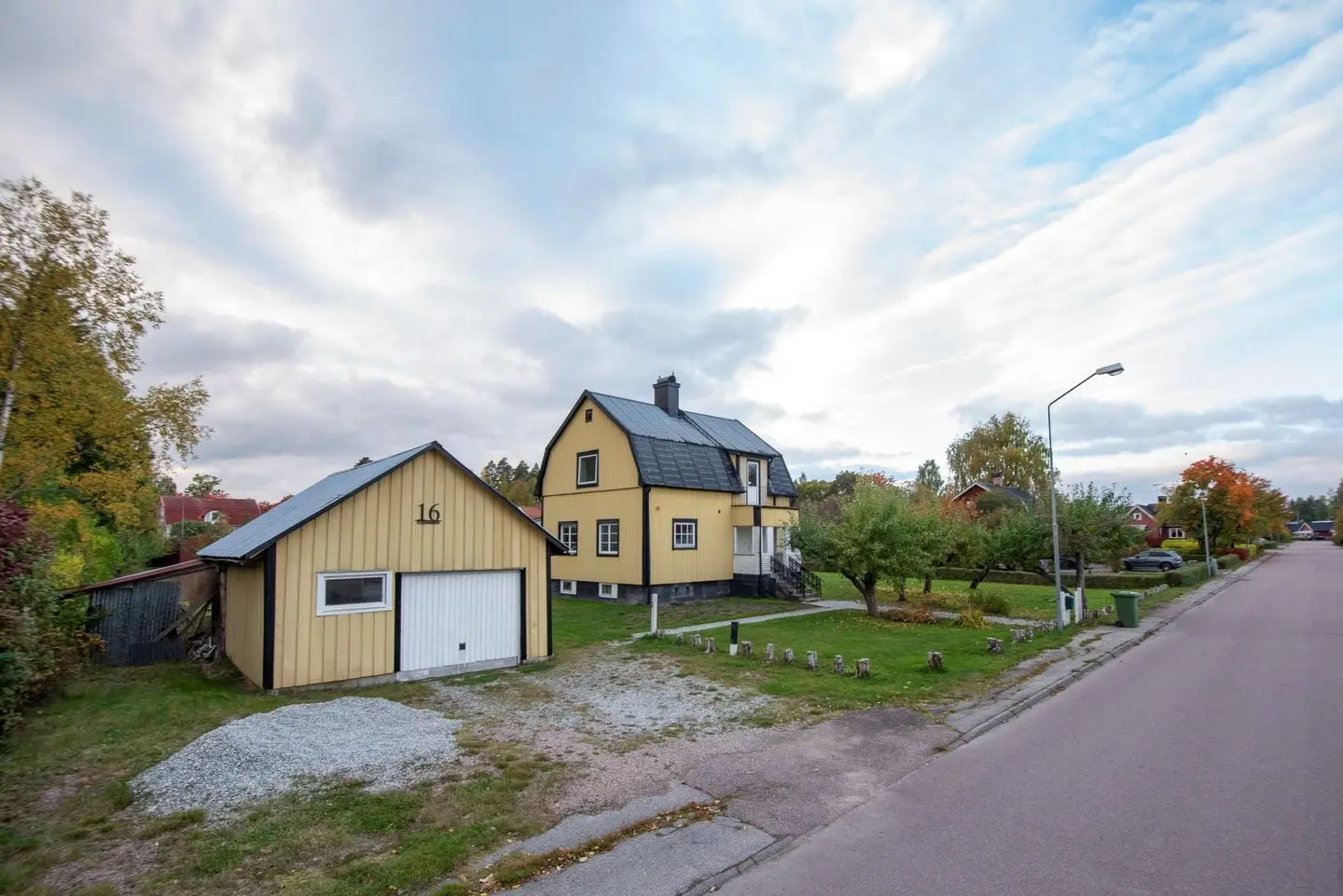 Image 1 of 48 of Klockarvägen 16