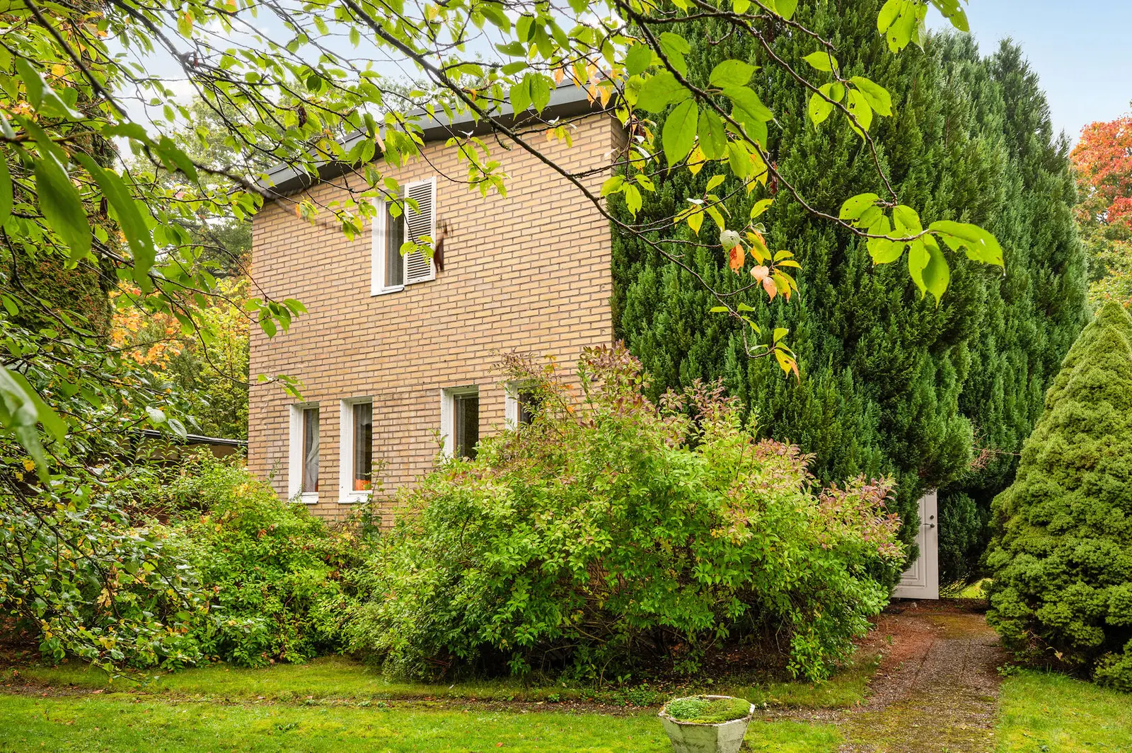 Villa, Frödingsvägen 2. Bild 1 av 18