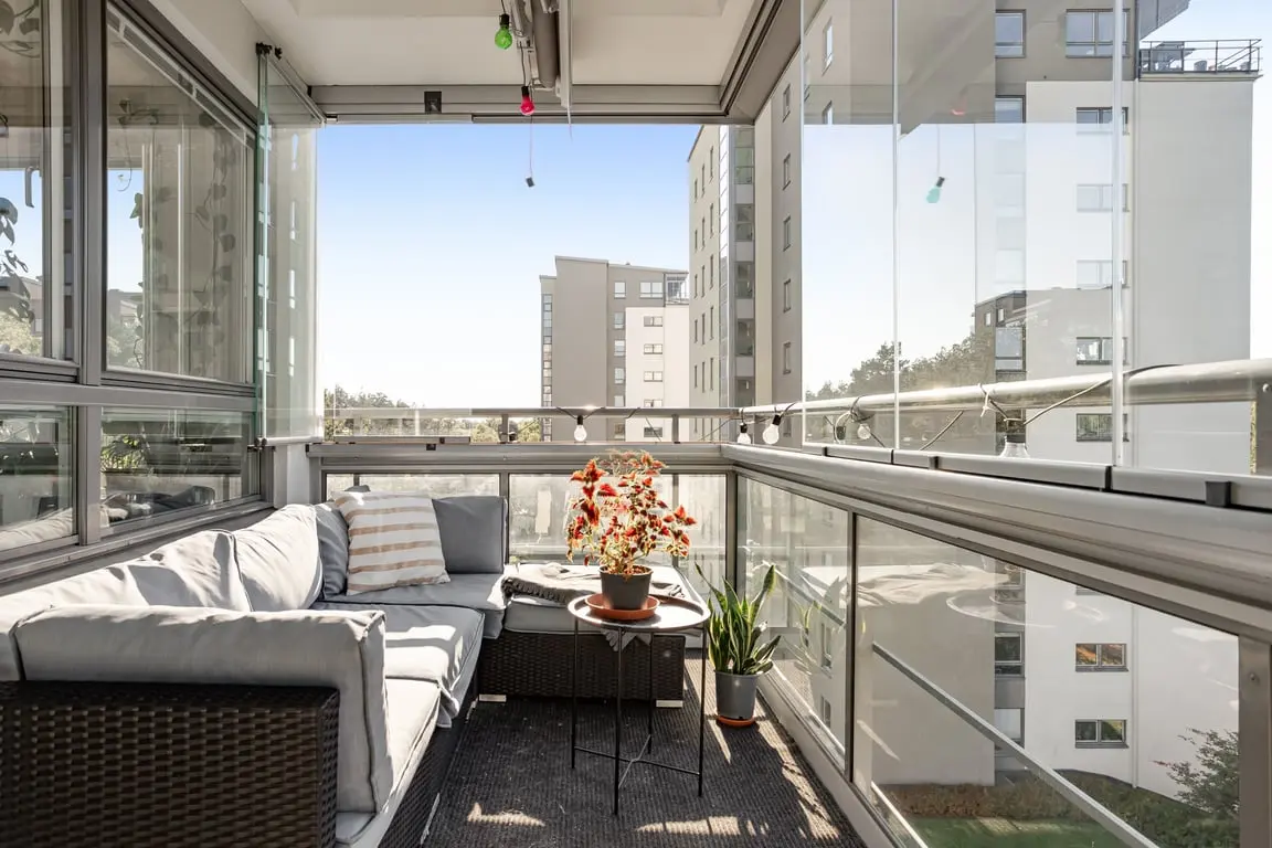Lägenhet, Piruettvägen 9, Stockholm. Bild 1 av 24