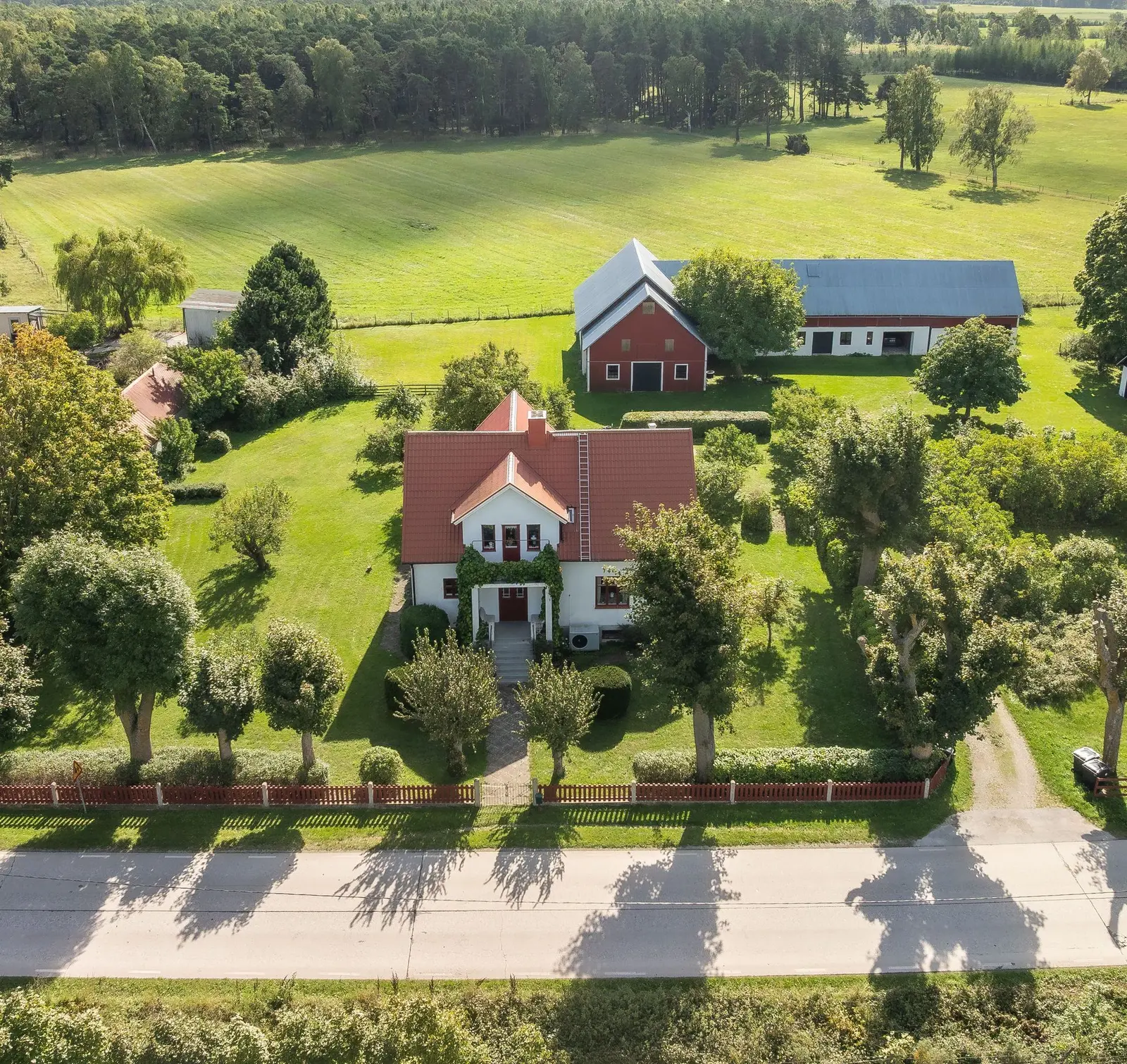 Image 1 of 40 of Prästgårdsvägen 53