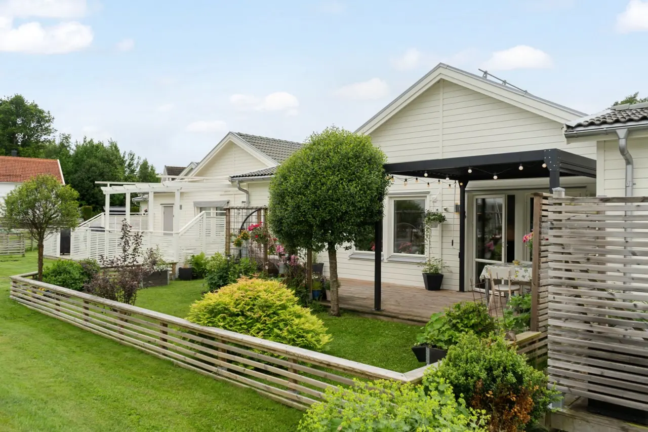 Par-/radhus, Rådjursvägen 6, Lilla Edet. Bild 1 av 34