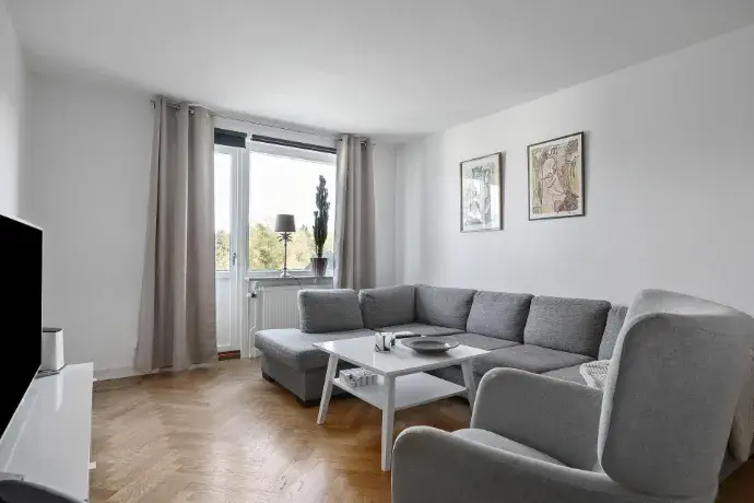 Bild 1 av 15 på Floravägen