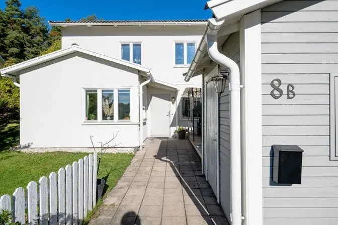Bild 1 av 32 på Stationsvägen 8b