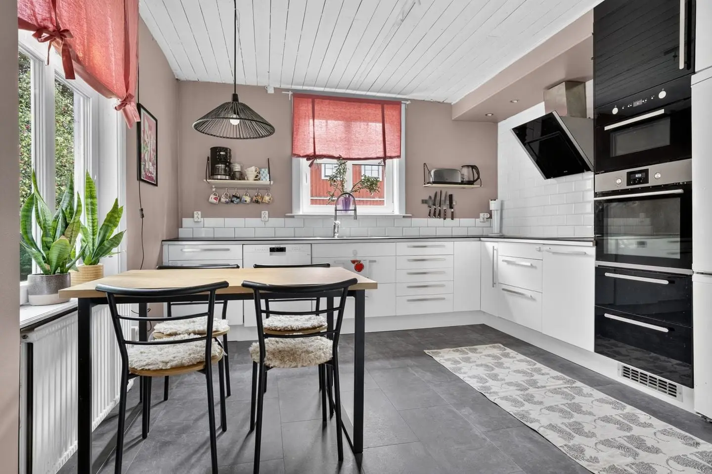 Villa, Österbrovägen 29, Karlskoga. Bild 1 av 34