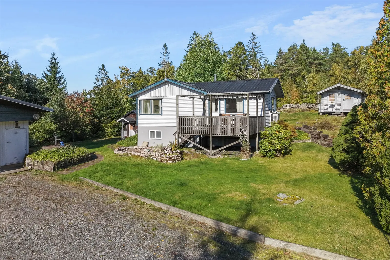 Bild 1 av 35 på Skinnbo Bäckstigen 250