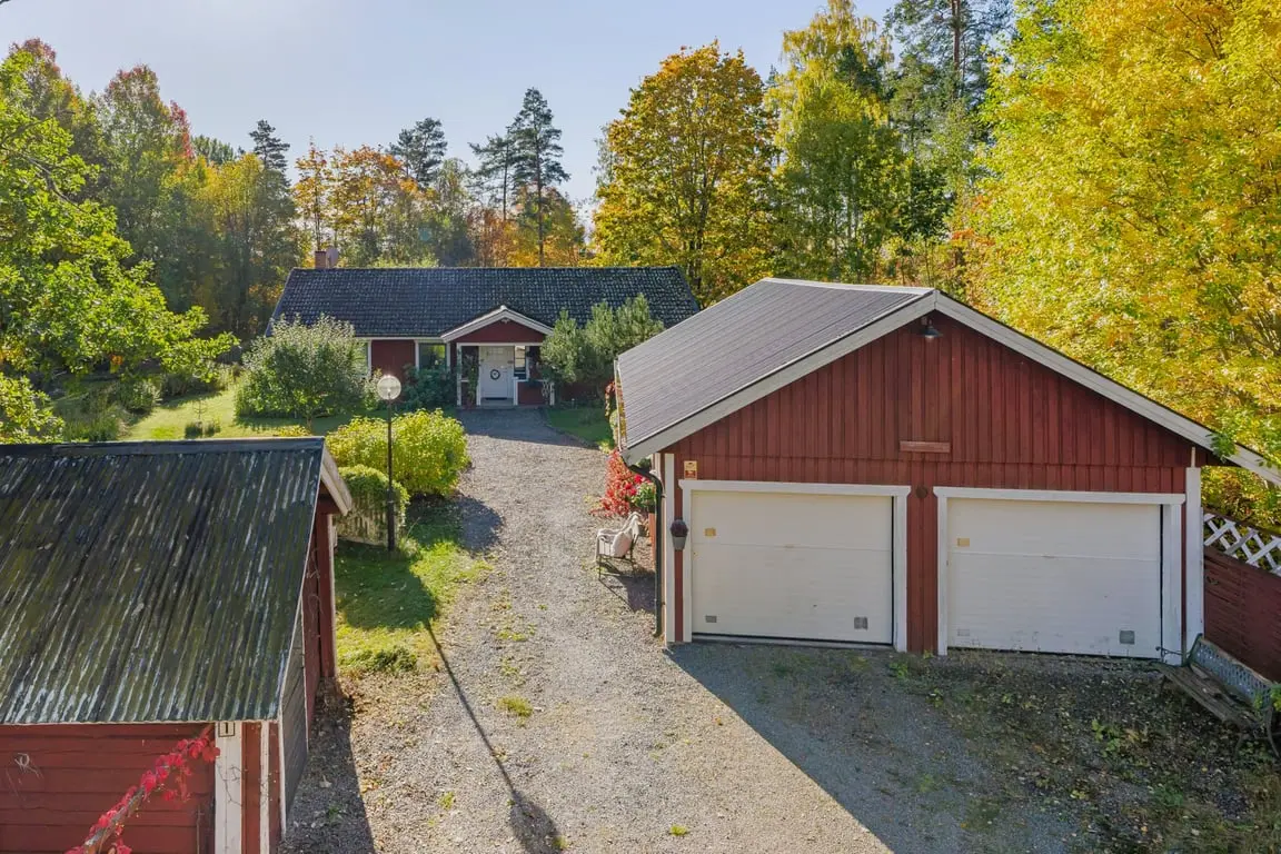 Bild 1 av 40 på Storsvedsvägen 1